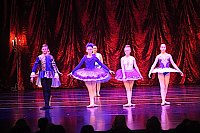 Ballettaufführungen auf der großen Bühne des Theaters Bild: Ballettaufführungen auf der großen Bühne des Theaters