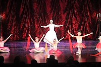 Ballettaufführungen auf der großen Bühne des Theaters Bild: Ballettaufführungen auf der großen Bühne des Theaters
