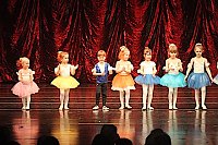 Ballettaufführungen auf der großen Bühne des Theaters Bild: Ballettaufführungen auf der großen Bühne des Theaters