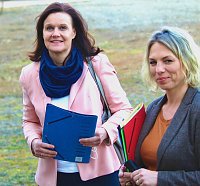 Bild: v.l.Landr&auml;tin Antje Hochwind-Schneider (SPD); Ministerin f&uuml;r Infrastruktur und Landwirtschaft, Susanna Karawanskji (Die Linke) 