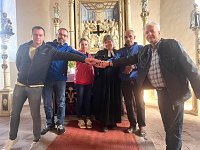 Die Koordinatoren v.l. Knut Hoffmann, Ortsteilbürgermeister Rene Pfeiffer, Lilja Hirschfeld, Steffi Wiegleb; Fahrer Yuriy Pukivskyy; Alexander Becht Bild: Die Koordinatoren v.l. Knut Hoffmann, Ortsteilbürgermeister Rene Pfeiffer, Lilja Hirschfeld, Steffi Wiegleb; Fahrer Yuriy Pukivskyy; Alexander Becht