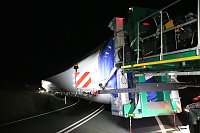 Schwerlasttransport mit Windrädern Bild: Schwerlasttransport mit Windrädern