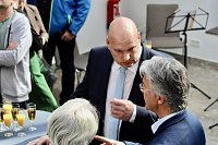 Bild: v.l. B&uuml;rgermeister Steffen Grimm; Daniel Klajner (Intendant Nordh&auml;user Theater) bei der Er&ouml;ffnungsfeier des sanierten Sondersh&auml;user Rathauses