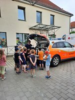 Dr. Martin Kocúr, Leitender Oberarzt der Klinik für Anästhesiologie und Schmerztherapie, führte die Kinder über die Stationen Bild: Dr. Martin Kocúr, Leitender Oberarzt der Klinik für Anästhesiologie und Schmerztherapie, führte die Kinder über die Stationen