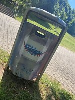 Schülerinnen und Schüler gestalteten die Abfallkörbe im Östertal um Bild: Schülerinnen und Schüler gestalteten die Abfallkörbe im Östertal um