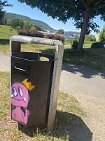 Schülerinnen und Schüler gestalteten die Abfallkörbe im Östertal um Bild: Schülerinnen und Schüler gestalteten die Abfallkörbe im Östertal um