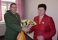 Bild: Verdienstorden an Regina Girschele