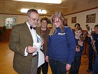 Bild: Scheck f&uuml;r Schalmeienorchester