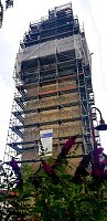Der Kirchturm von St. Nicolai in Trebra frisch eingerüstet Bild: Der Kirchturm von St. Nicolai in Trebra frisch eingerüstet