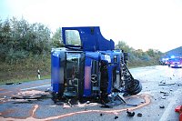 KKW kippt auf der A38 um Bild: KKW kippt auf der A38 um