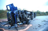 KKW kippt auf der A38 um Bild: KKW kippt auf der A38 um