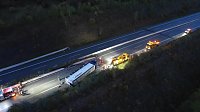 KKW kippt auf der A38 um Bild: KKW kippt auf der A38 um