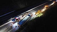 KKW kippt auf der A38 um Bild: KKW kippt auf der A38 um