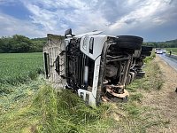 Unfall mit umgekipptem Sattelzug Bild: Unfall mit umgekipptem Sattelzug
