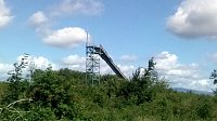 Bild: Einst von B&auml;umen verdeckt, ist die Sprungschance zwischen Waldschl&ouml;sschen und Harzhaus heute weithin sichtbar.