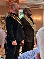 Bild: v.l. Iavor Genchev (Rolle: Ramphis); re. Marvin Scott (Rolle: Radames) in der Opernerz&auml;hlung "AIDA" im Achteckhaus in Sondershausen