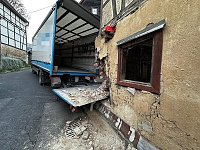 Bild: Unfall mit geparktem LKW