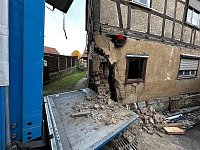 Bild: Unfall mit geparktem LKW