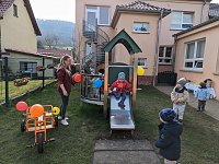 Bild: Gro&szlig;e Freude &uuml;ber das neue Spielger&auml;t herrschte bei den Bebraspatzen