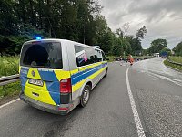 Bild: F&uuml;r immer verloren: ein Lkw verlor am morgen eine Ladung Bier auf der Bundesstra&szlig;e