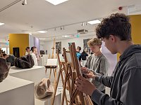 Bild: Die Sch&uuml;lerinnen und Sch&uuml;ler der Regelschule am Franzberg durften die Werke von Heinz Scharr eigenst&auml;ndig interpretieren