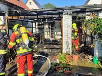 Carport stand in Flammen Bild: Carport stand in Flammen