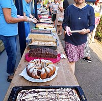 Bild: Viele Menschen kamen zum 2. Flohmarkt in das Naturschwimmbad Heldrungen