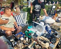 Bild: Viele Menschen kamen zum 2. Flohmarkt in das Naturschwimmbad Heldrungen