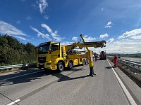 Verunglückter Bus an der A38 Bild: Verunglückter Bus an der A38