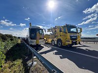 Verunglückter Bus an der A38 Bild: Verunglückter Bus an der A38