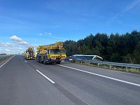 Verunglückter Bus an der A38 Bild: Verunglückter Bus an der A38