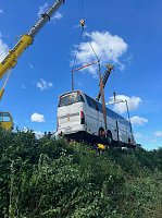 Verunglückter Bus an der A38 Bild: Verunglückter Bus an der A38