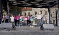 Bild: Kindertanzgruppe Barbariski beim Kinderfestival