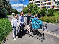 Bild: Aktion Saubere Stadt der Stadt Sondershausen. Die Kinder des SBZ sammelten viel M&uuml;ll im Borntal ein
