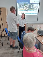Vortrag der Mitarbeiterin der Landespolizeiinspektion Thüringen über Verkehrssicherheit im Alter im Seniorentreff Jecha Bild: Vortrag der Mitarbeiterin der Landespolizeiinspektion Thüringen über Verkehrssicherheit im Alter im Seniorentreff Jecha