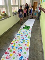 Mit großem Spaß,tanzten sich die Uderlebener Schüler in die Ferien Bild: Mit großem Spaß,tanzten sich die Uderlebener Schüler in die Ferien