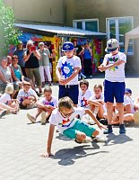 Mit großem Spaß,tanzten sich die Uderlebener Schüler in die Ferien Bild: Mit großem Spaß,tanzten sich die Uderlebener Schüler in die Ferien