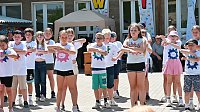 Mit großem Spaß,tanzten sich die Uderlebener Schüler in die Ferien Bild: Mit großem Spaß,tanzten sich die Uderlebener Schüler in die Ferien