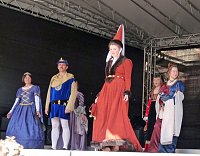 Bild: Getanzte Modenschau