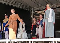Bild: Getanzte Modenschau