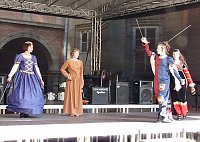 Bild: Getanzte Modenschau