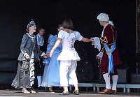 Bild: Getanzte Modenschau