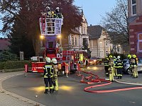 Ein Feuer ist im oberen Geschoss eines Mehrfamilienhauses in Sondershausen ausgebrochen. Bild: Ein Feuer ist im oberen Geschoss eines Mehrfamilienhauses in Sondershausen ausgebrochen.