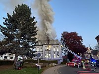 Ein Feuer ist im oberen Geschoss eines Mehrfamilienhauses in Sondershausen ausgebrochen. Bild: Ein Feuer ist im oberen Geschoss eines Mehrfamilienhauses in Sondershausen ausgebrochen.