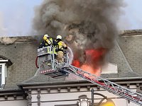 Ein Feuer ist im oberen Geschoss eines Mehrfamilienhauses in Sondershausen ausgebrochen. Bild: Ein Feuer ist im oberen Geschoss eines Mehrfamilienhauses in Sondershausen ausgebrochen.