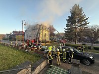 Die Feuerwehren in Sondershausen und Ebeleben versuchen das Feuer zu löschen. Bild: Die Feuerwehren in Sondershausen und Ebeleben versuchen das Feuer zu löschen.