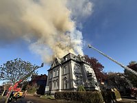 Die Feuerwehren in Sondershausen und Ebeleben versuchen das Feuer zu löschen. Bild: Die Feuerwehren in Sondershausen und Ebeleben versuchen das Feuer zu löschen.