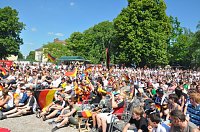 Bild: Public Viewing auf den Petersberg