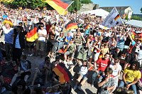 Bild: Public Viewing auf den Petersberg