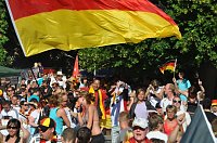 Bild: Public Viewing auf den Petersberg
